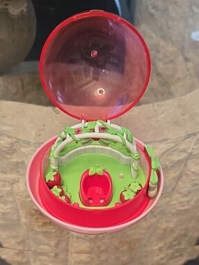 Vintage 2003 Bandai Strawberry Shortcake Go Hats Berry Patch Compact ONLY